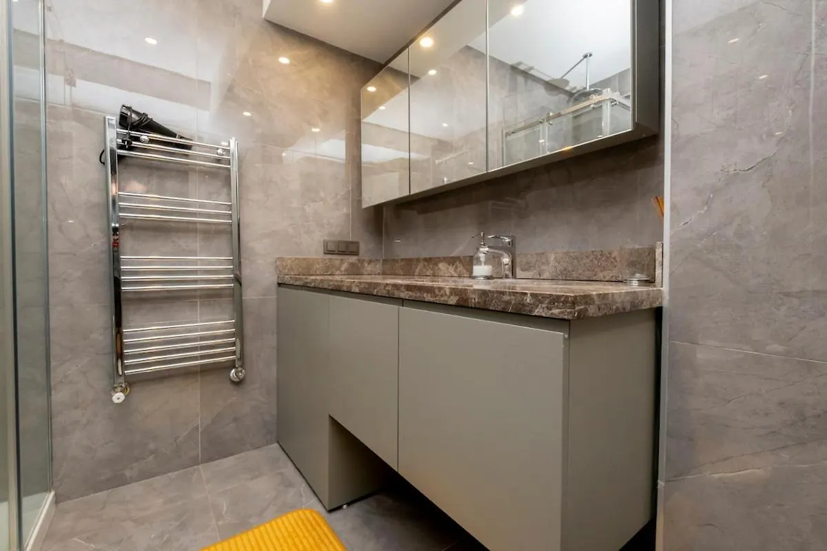 New Building - 3-Bedroom Central Apartment 이스탄불