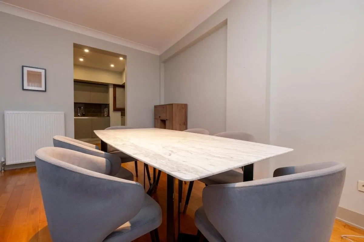 New Building - 3-Bedroom Central Apartment Istambul