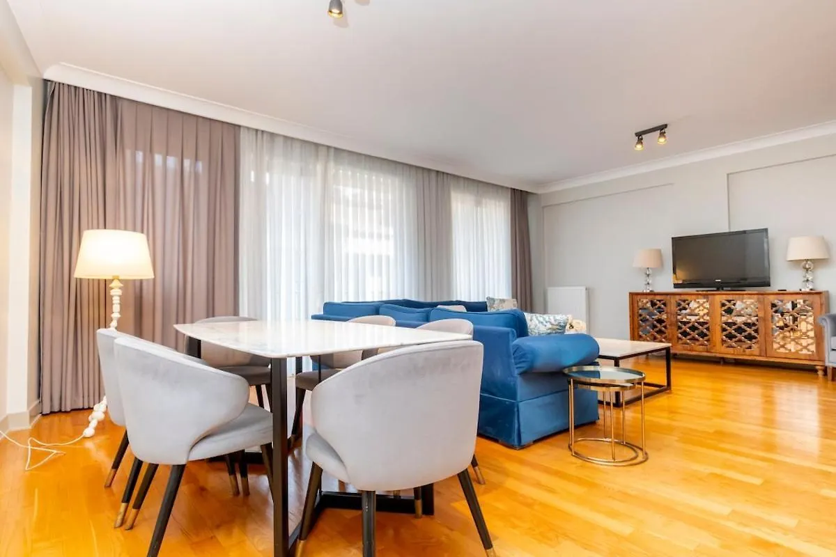 New Building - 3-Bedroom Central Apartment Istambul