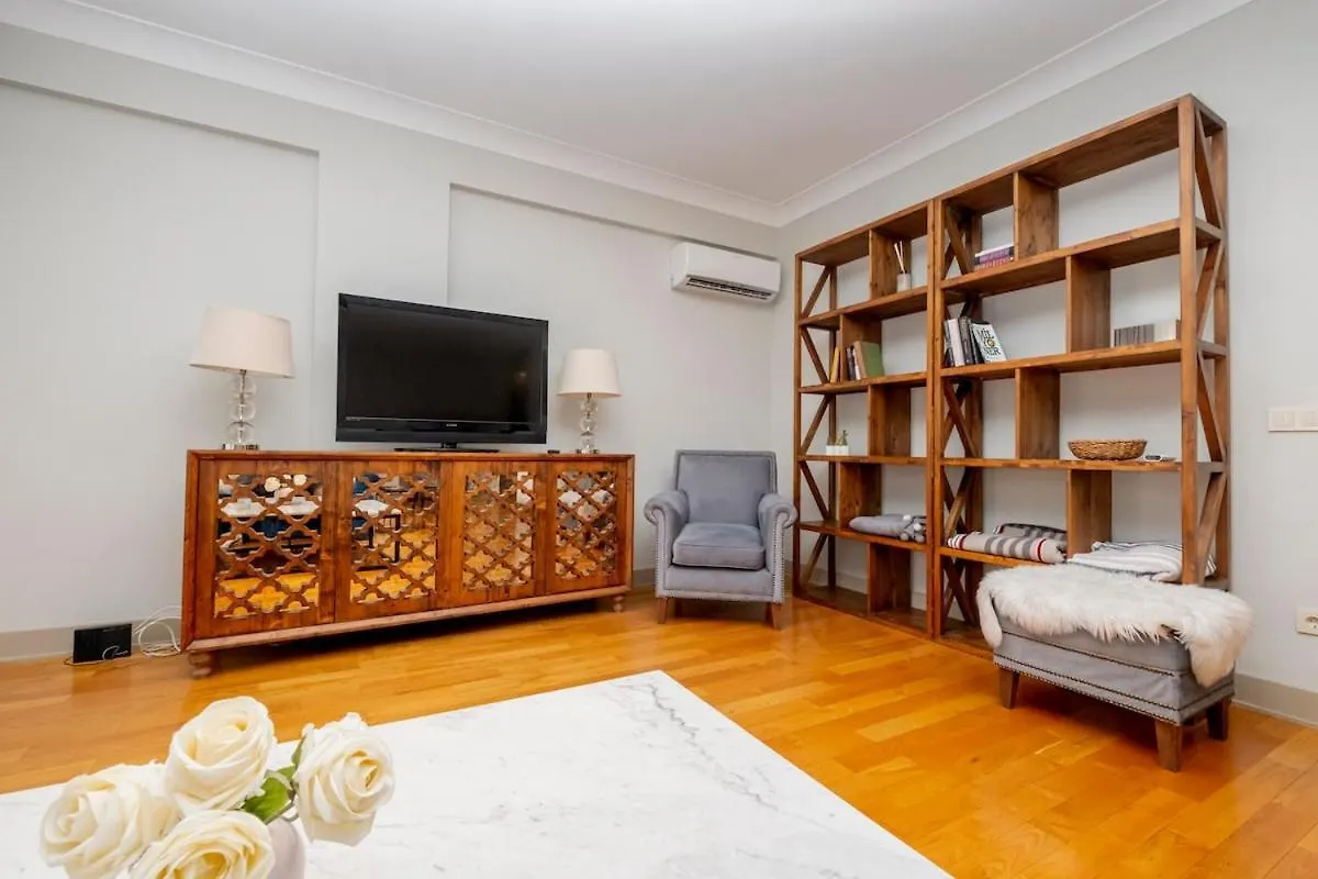 New Building - 3-Bedroom Central Apartment Istambul