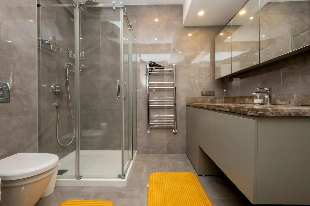 New Building - 3-Bedroom Central Apartment Istambul