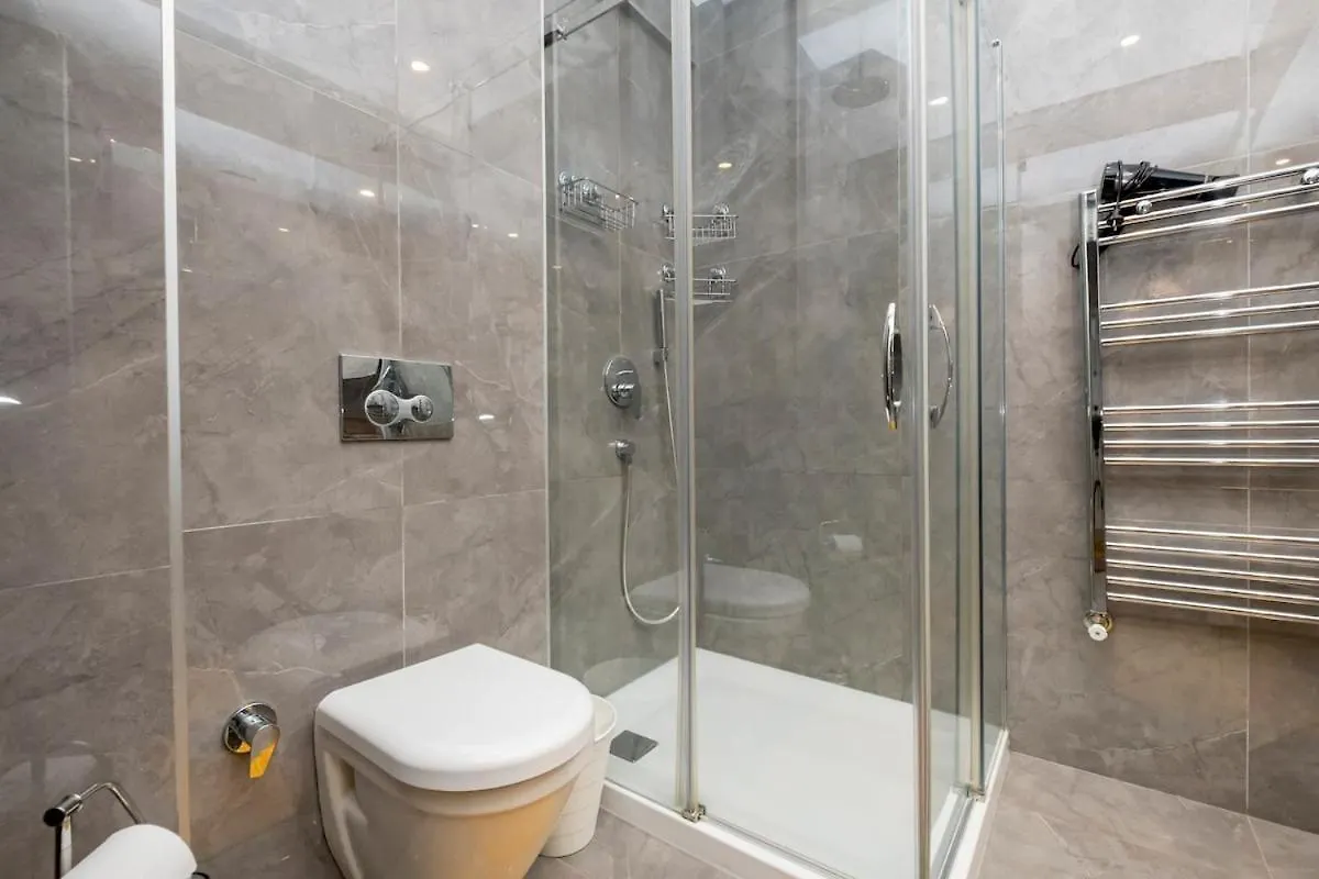 New Building - 3-Bedroom Central Apartment Istanbul