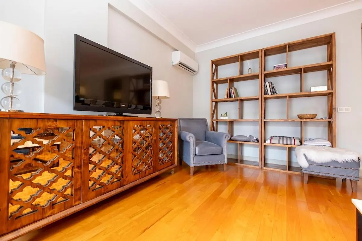 New Building - 3-Bedroom Central Apartment Istanbul