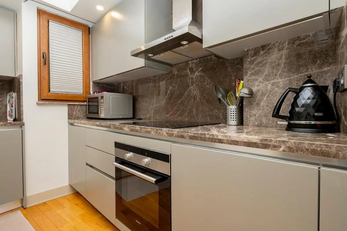 New Building - 3-Bedroom Central Apartment Istanbul 0*,